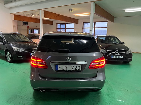 Mercedes-Benz B180 5 of 5