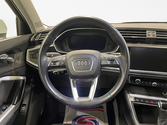 Audi Q3 12 of 15