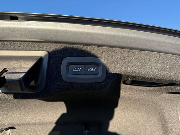 Volvo S90 26 of 30