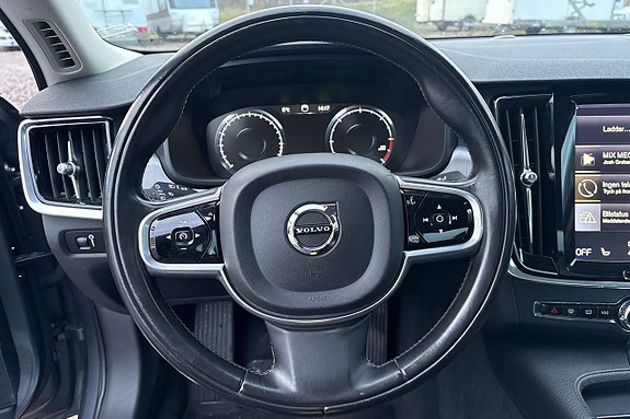 Volvo S90 18 of 30