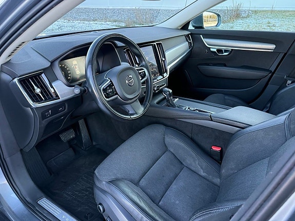 Volvo S90 27 of 30
