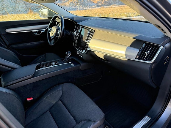 Volvo S90 28 of 30