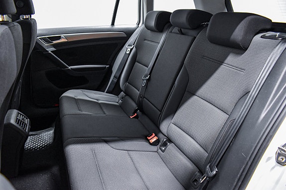 Volkswagen Golf VII 11 of 22