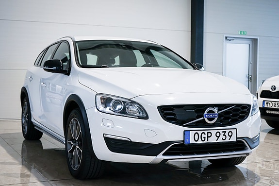 Volvo V60 Cross Country 3 of 5