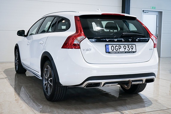 Volvo V60 Cross Country 4 of 5