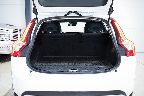 Volvo V60 Cross Country 9 of 24