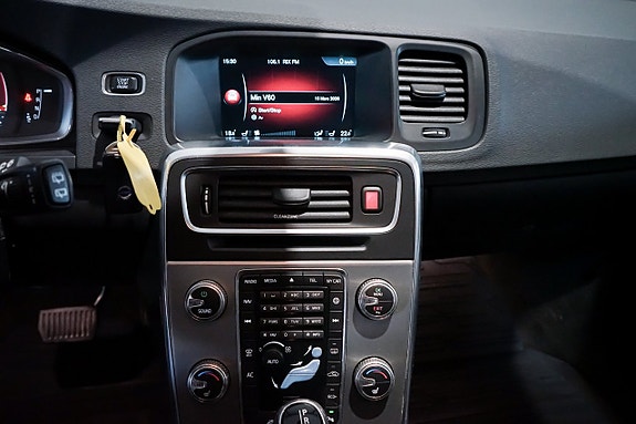 Volvo V60 Cross Country 17 of 24