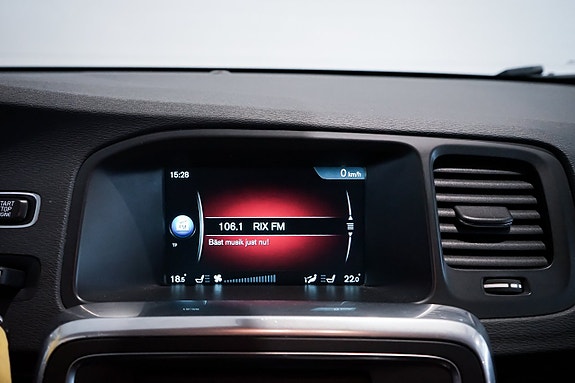 Volvo V60 Cross Country 12 of 24