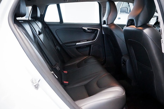 Volvo V60 Cross Country 11 of 24