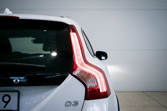Volvo V60 Cross Country 7 of 24