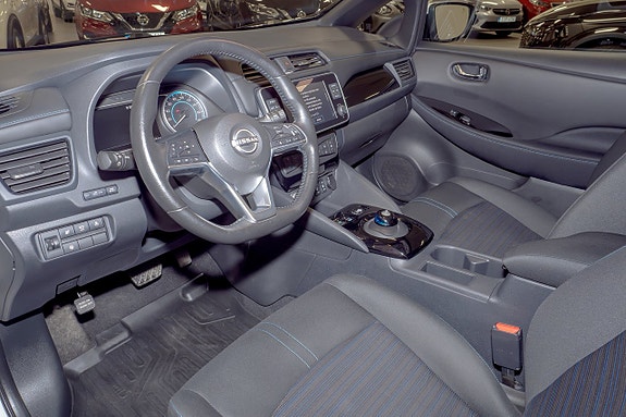 Nissan Leaf 4 of 5