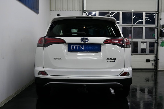Toyota RAV4 4 of 19