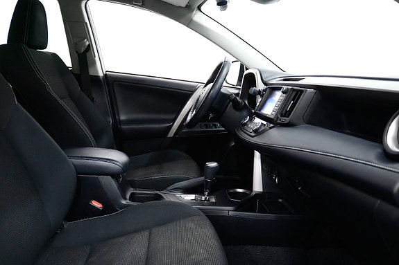 Toyota RAV4 8 of 19