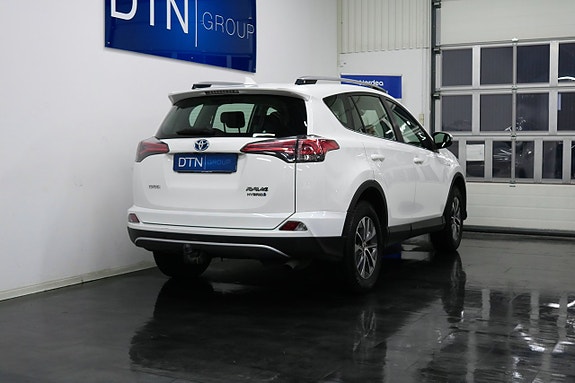 Toyota RAV4 3 of 19