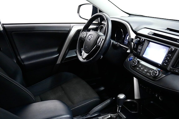 Toyota RAV4 7 of 19