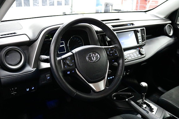 Toyota RAV4 9 of 19