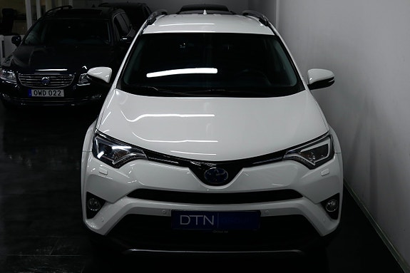 Toyota RAV4 6 of 19