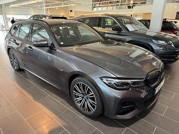 BMW 330e 15 of 18