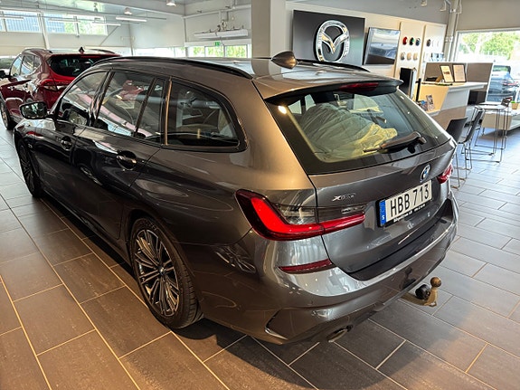 BMW 330e 17 of 18