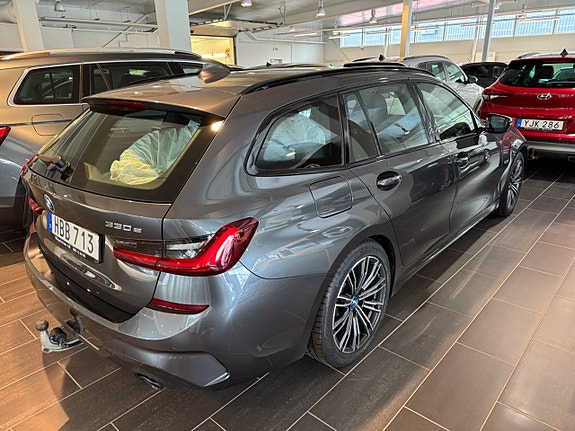 BMW 330e 18 of 18