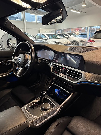 BMW 330e 10 of 18