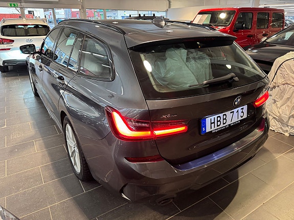 BMW 330e 4 of 18
