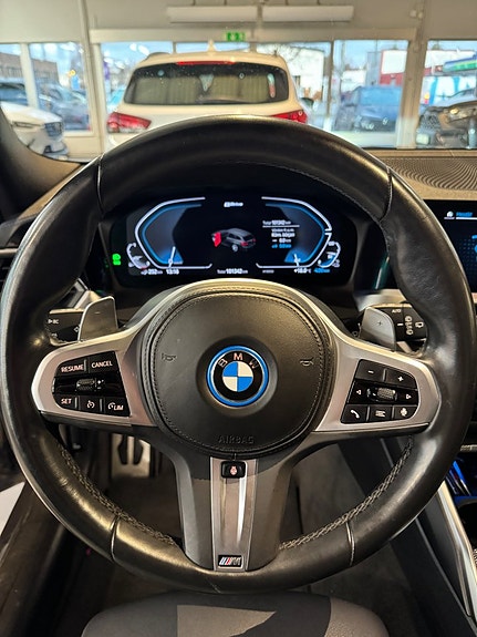 BMW 330e 11 of 18