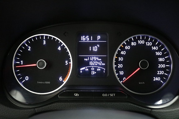 Volkswagen Polo 10 of 15