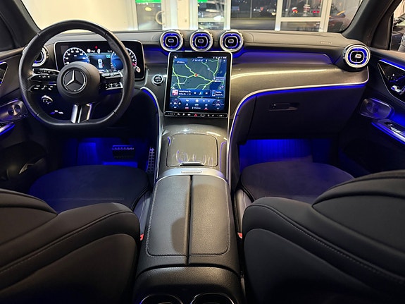 Mercedes-Benz GLC300 de 4 of 5