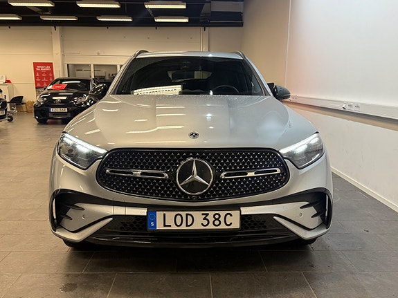 Mercedes-Benz GLC300 de 3 of 5