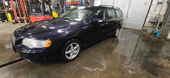 Volvo v70 d5 a-traktor nyreggad automat classic