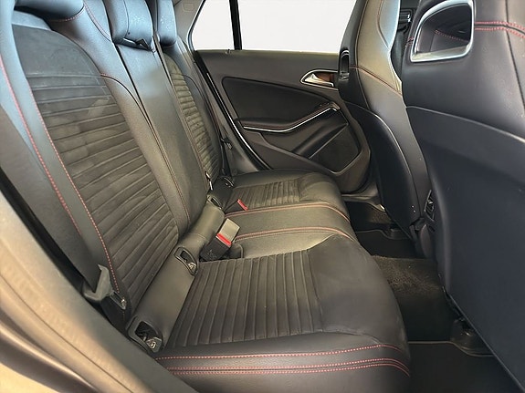 Mercedes-Benz CLA180 18 of 20