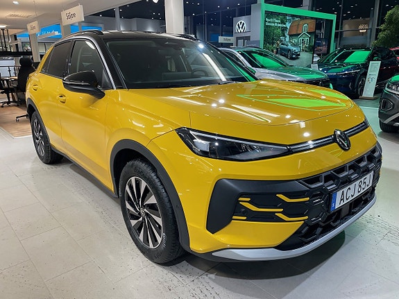 Volkswagen T-Roc 2 of 6