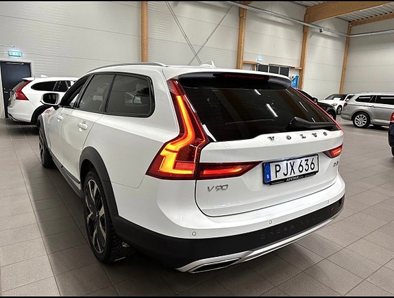 Volvo V90 Cross Country 6 of 16