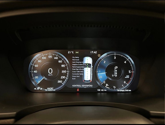 Volvo V90 Cross Country 9 of 16