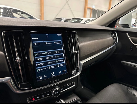 Volvo V90 Cross Country 14 of 16