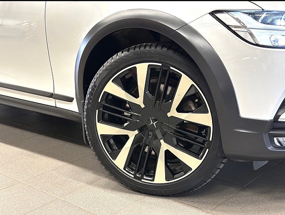 Volvo V90 Cross Country 4 of 5