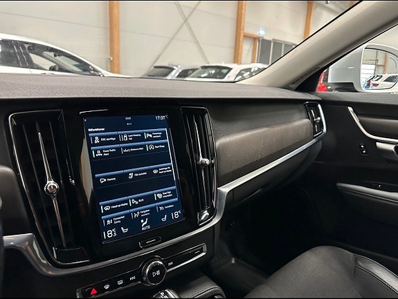 Volvo V90 Cross Country 13 of 16