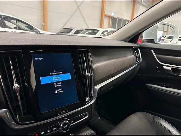 Volvo V90 Cross Country 12 of 16