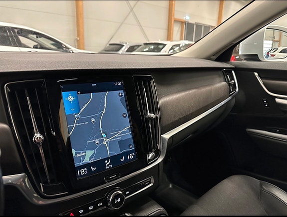 Volvo V90 Cross Country 10 of 16