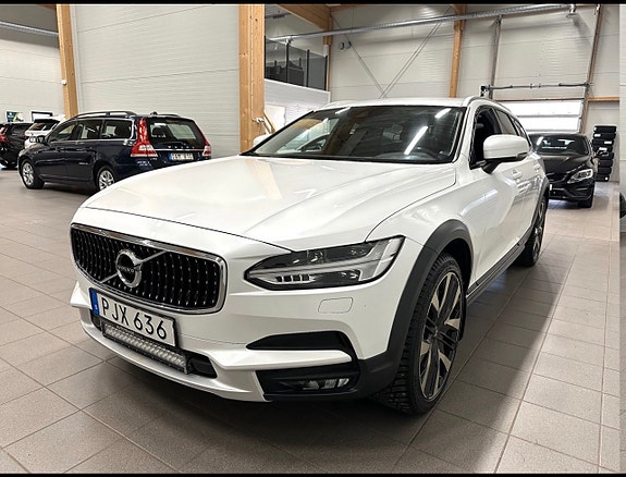 Volvo V90 Cross Country 3 of 5