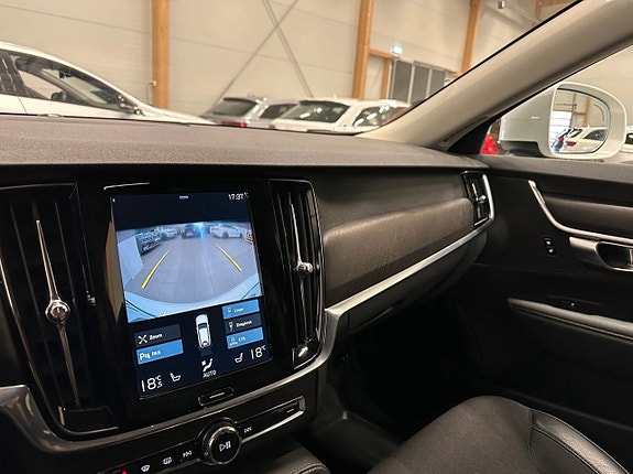 Volvo V90 Cross Country 11 of 16
