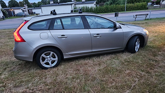 Volvo V60 4 of 8