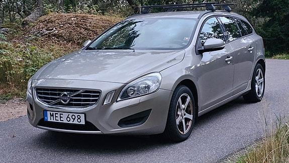 Volvo V60 2 of 8