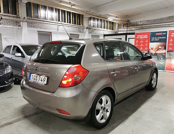Kia Ceed 3 of 16