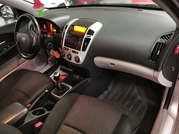 Kia Ceed 10 of 16