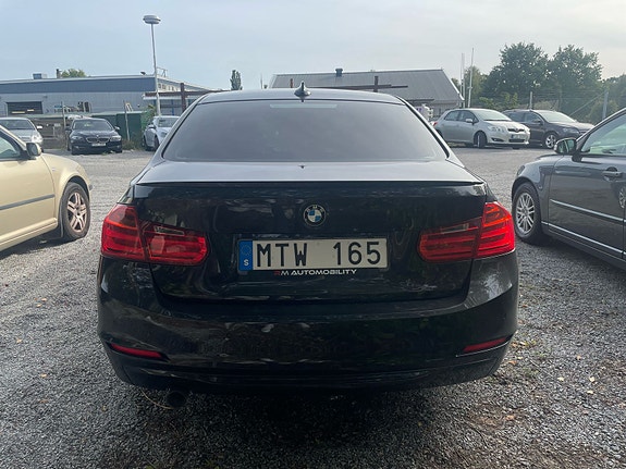 BMW 320d 3 of 4