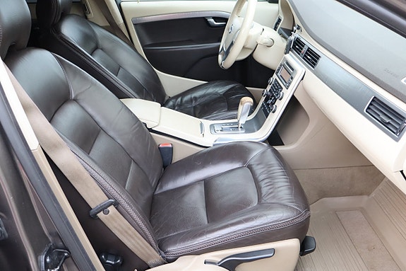 Volvo XC70 10 of 27