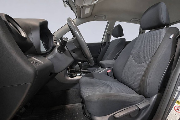 Toyota RAV4 9 of 21