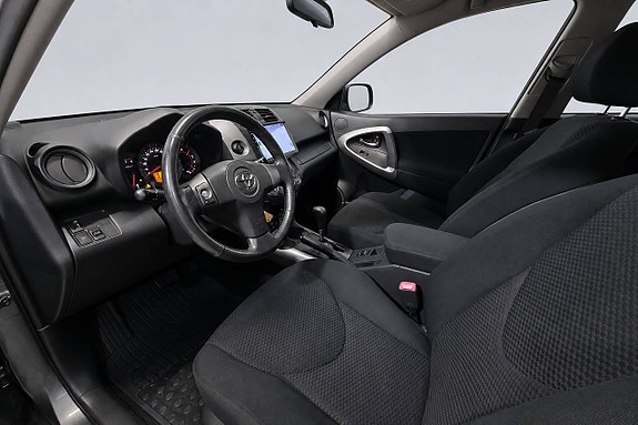 Toyota RAV4 8 of 21